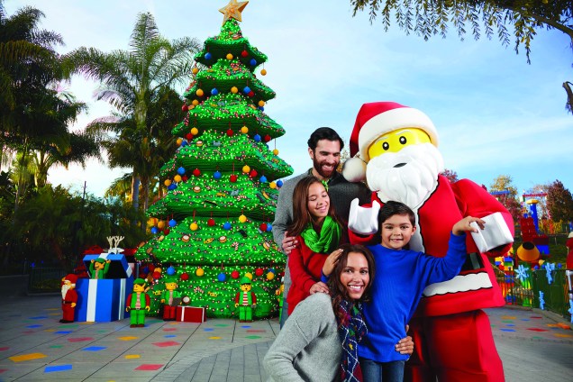 LLCRPark-Holiday-Family-And-Tree-HR-CMYK